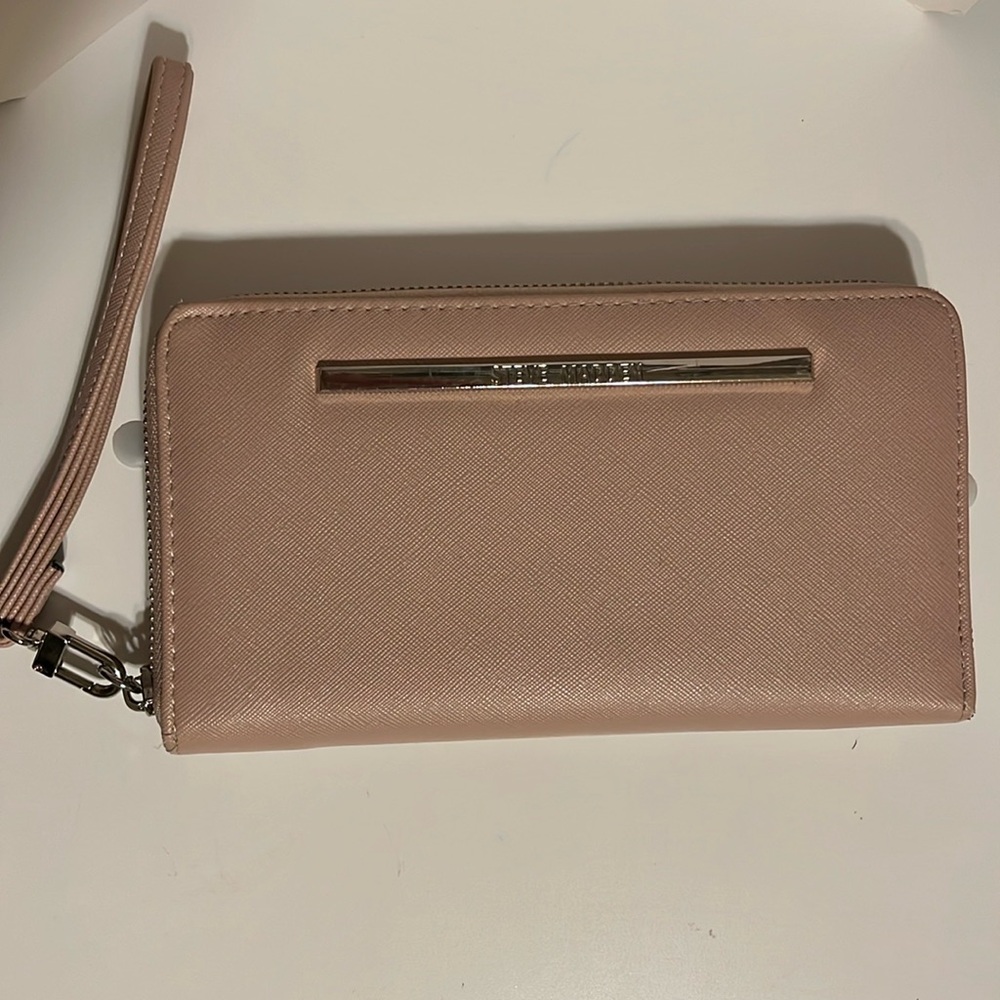 Steve Madden clutch/wristlet wallet